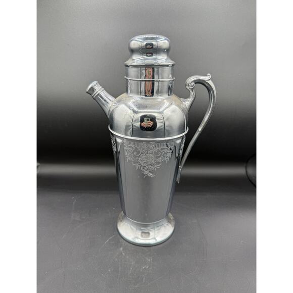 Vintage Polished Chrome Cocktail Shaker With Curved Handle-Grapevine - Picture 2 of 6